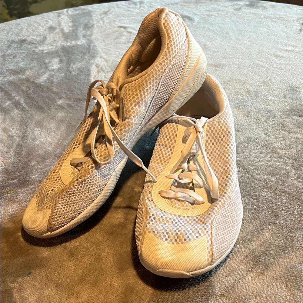 White Mesh Cheer Sneakers. Kaepa. Size 9